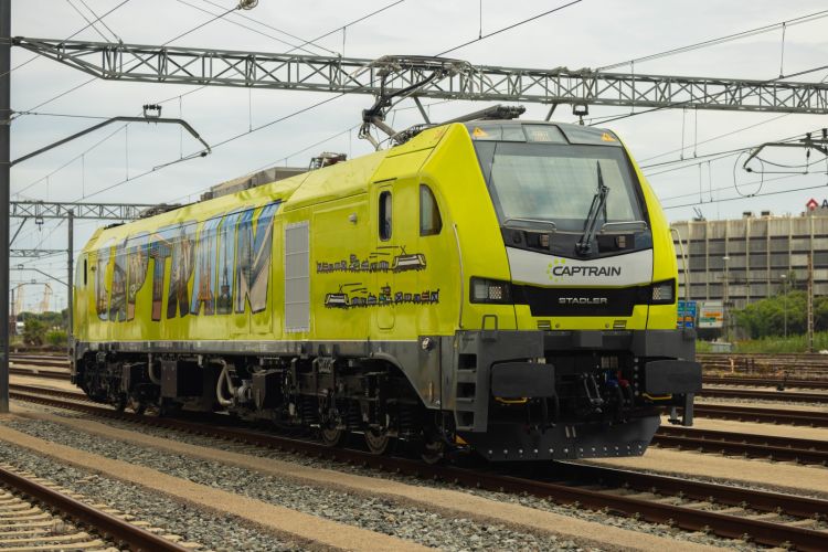 Win a trip to Paris by naming the sights on this CAPTRAIN España locomotive