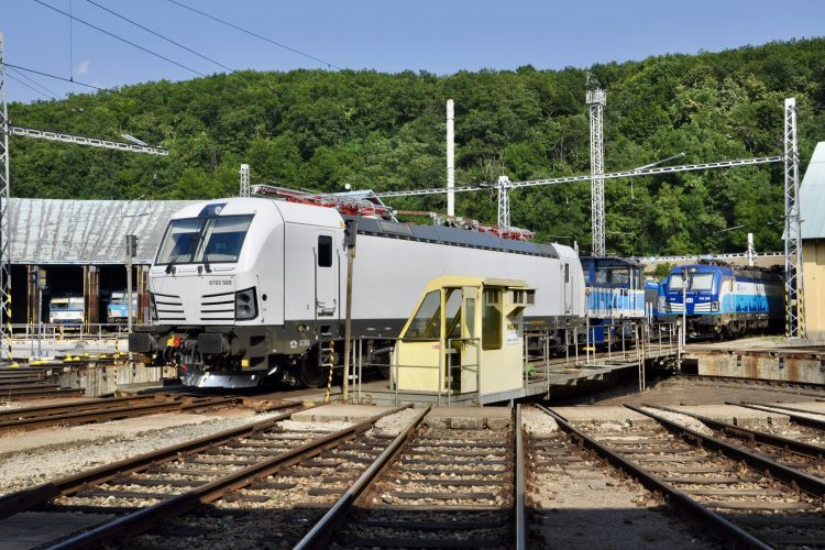 ČD se hizo con otras dos locomotoras eléctricas multisistema Siemens Vectron de RSL.