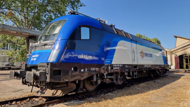 MÁV-START will lease 15 Siemens ES64U2 locomotives from Akiem