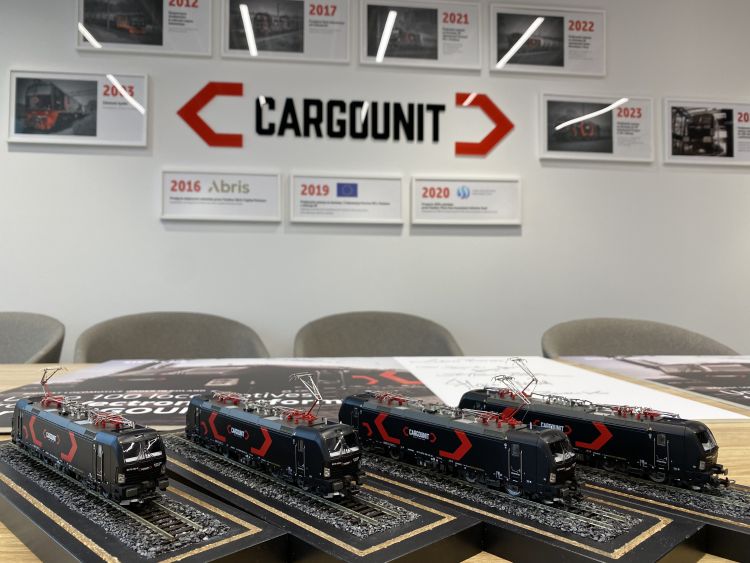 CARGOUNIT podepisuje rámcovou smlouvu se společností Siemens až na 100 plošinových lokomotiv Vectron