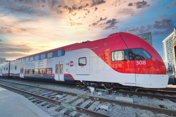 Caltrain tests the electric operation of its new trains in California
