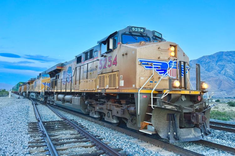 Finies les vieilles locomotives diesel en Californie : Les autorités approuvent de nouvelles règles en matière d'émissions