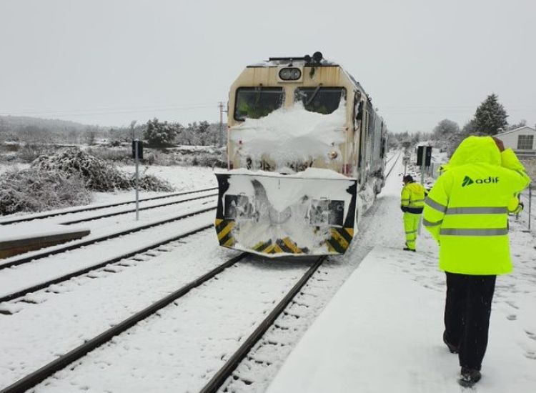 Spain gets ready for winter on rails