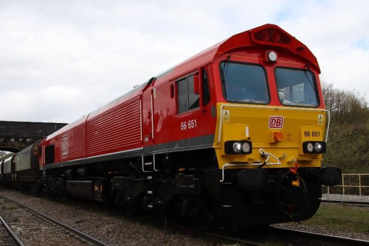 DB Cargo UK entra in servizio con una locomotiva Classe 66 aggiornata