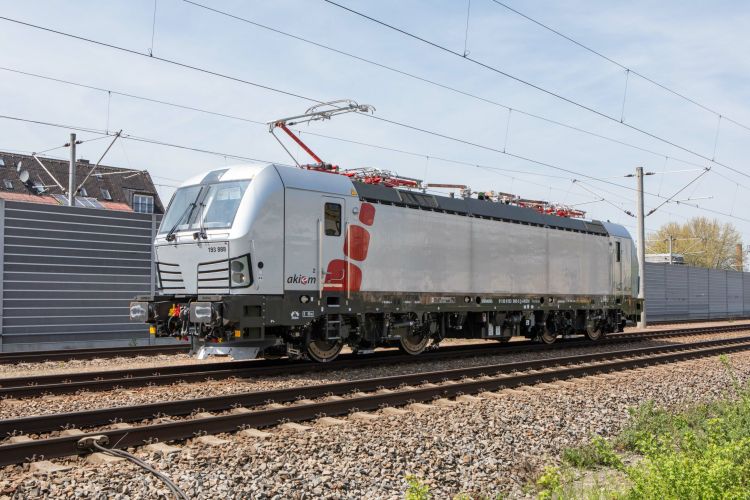 15 more Vectron locomotives for Akiem, new customers announced