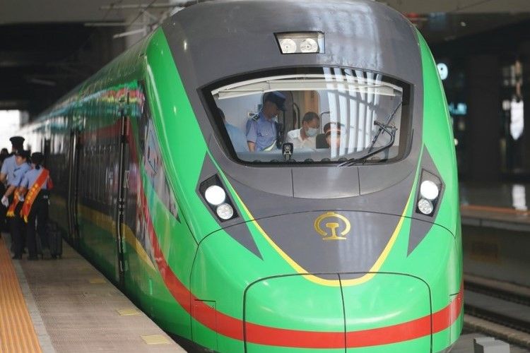 Cross-border passenger service started on China-Laos Railway