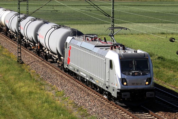 SNCF and DWS finalize the sale of the Akiem Group