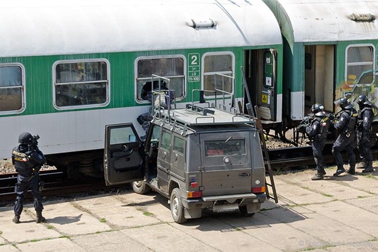 Tschechische Eisenbahnen: Ermäßigte Fahrpreise für Polizisten, die sich einmischen