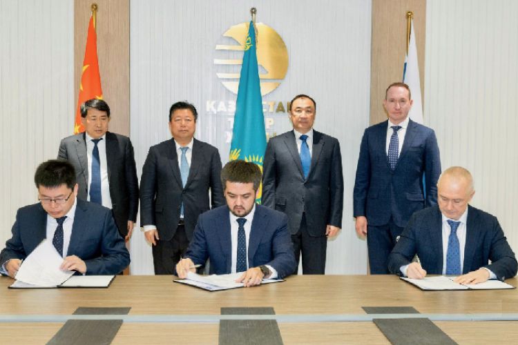 Russland, China und Kasachstan unterzeichnen Abkommen über Transport- und Logistikzentrum