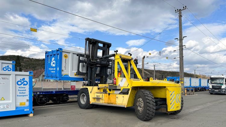 Innofreight helps moving gypsum in fully electric mode – on rails and on the road