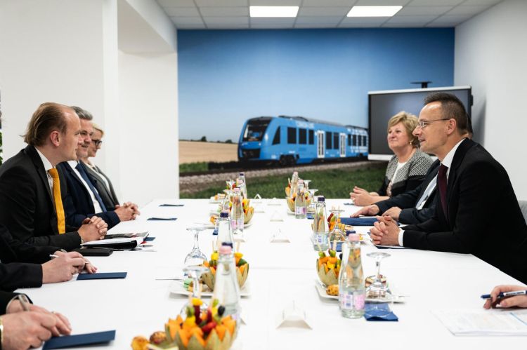Alstom inwestuje w rozwój fabryki ram wózków na Węgrzech