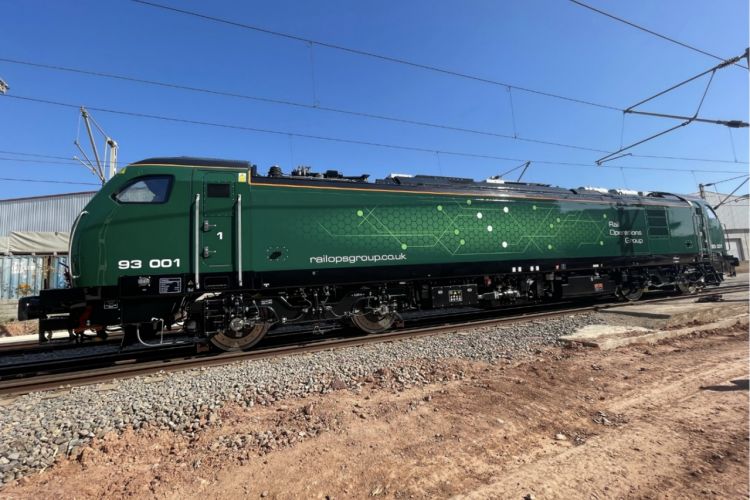 Trimodus-Lokomotiven der Klasse 93 für die Rail Operations Group