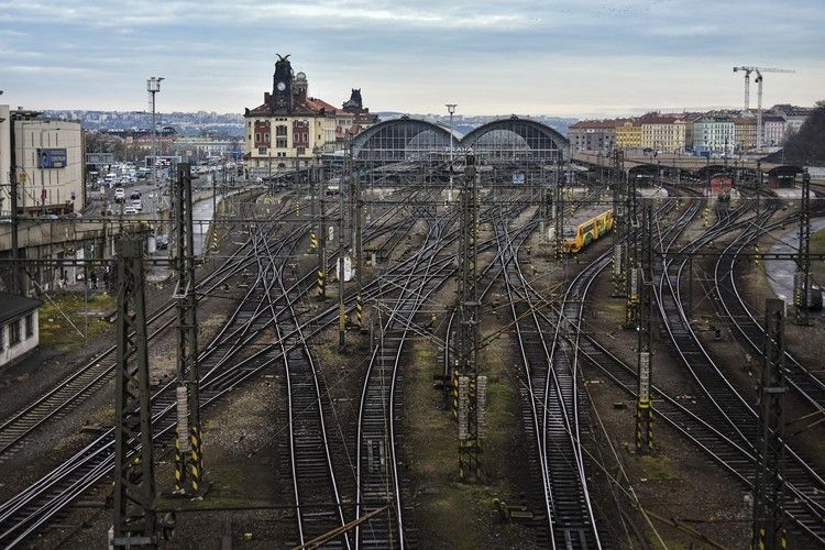 Tschechien: Der Wiederaufbau von Eisenbahnstrecken verzögert sich und wird auch teurer. Die Kosten für vorrangige Projekte sind um 95 % gestiegen