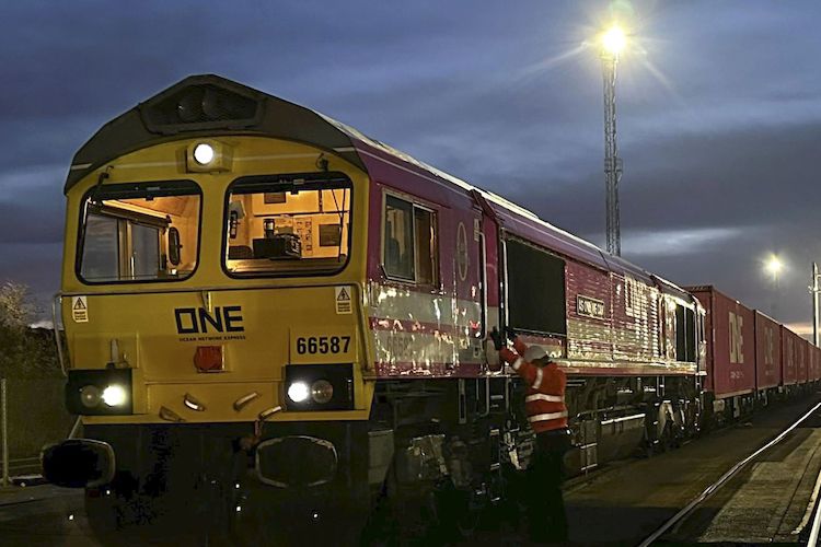 Großbritannien: Der erste mit dem umweltfreundlichen Kraftstoff GD+ betriebene Güterzug wurde in Betrieb genommen