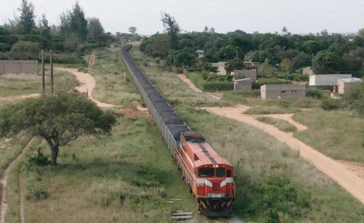 Neue Lokomotiven, Waggons und Container für CFM in Mosambik