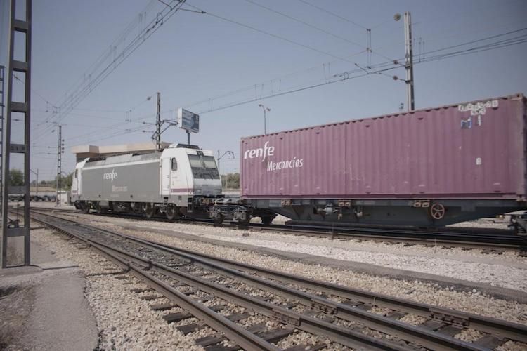 Ein Pilotprojekt zum Transport von 600 Tonnen Mais von der Ukraine nach Spanien per Bahn