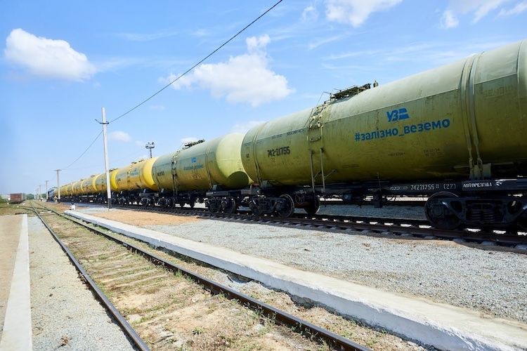 Ukraine has restored a freight rail link to Moldova after almost 25 years