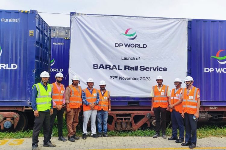 Indien: DP World startet "SARAL"-Schienenfrachtdienst Hazira-Delhi