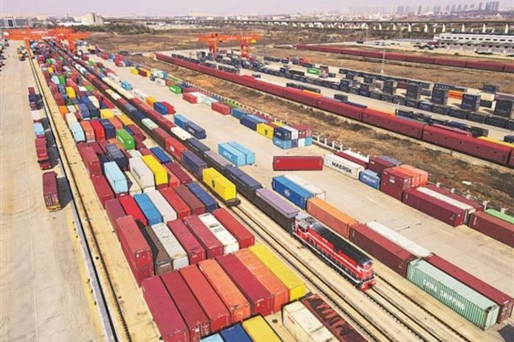 Der Güterzugverkehr zwischen China und Europa nimmt zu