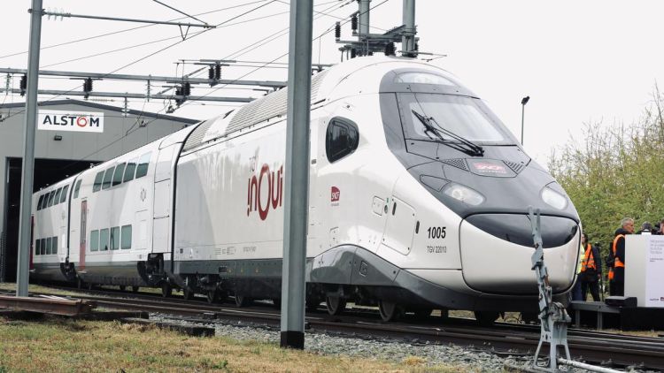 阿尔斯通为法国国家铁路公司（SNCF）Voyageurs 号高速列车设计的全新 TGV INOUI 涂装亮相