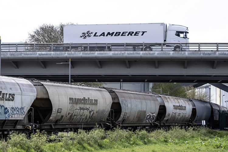 The impact of liberalization: French rail freight in decline, roads benefit