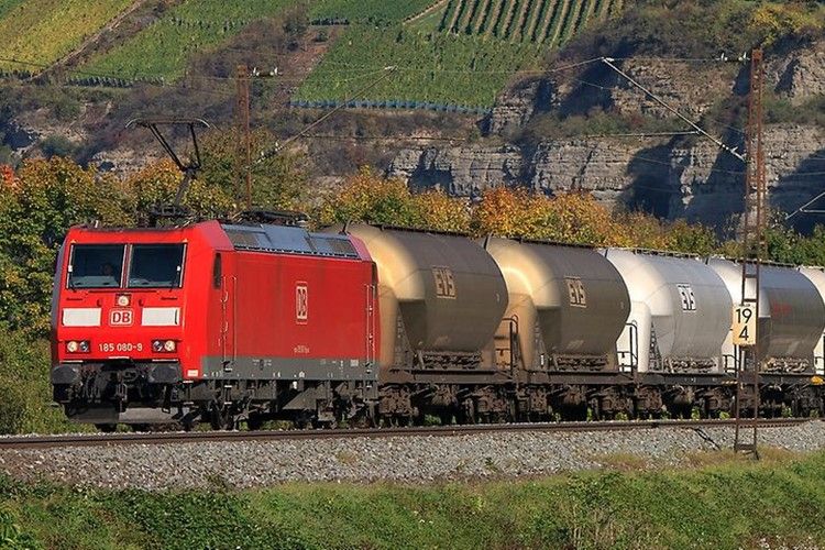 DB Cargo chce v budoucnu přepravovat vodík po železnici
