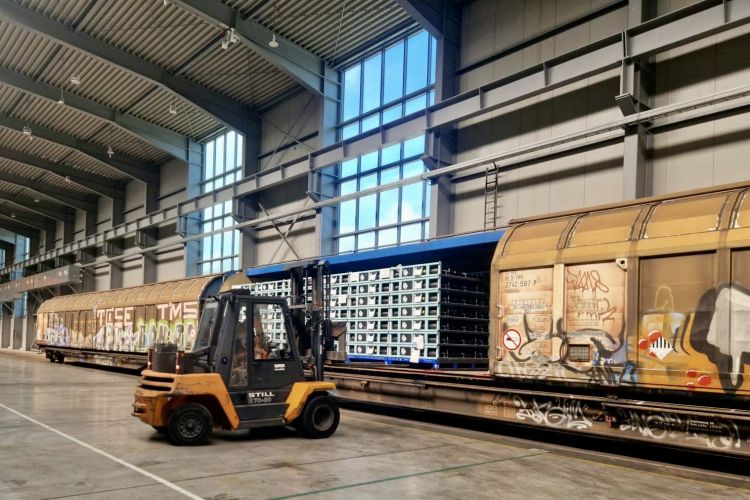 DB Cargo přepravuje baterie pro VW a Škodu