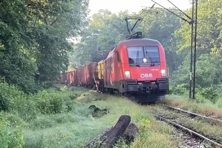 RCG: První zkušební vlak s vlastní trakcí v Srbsku