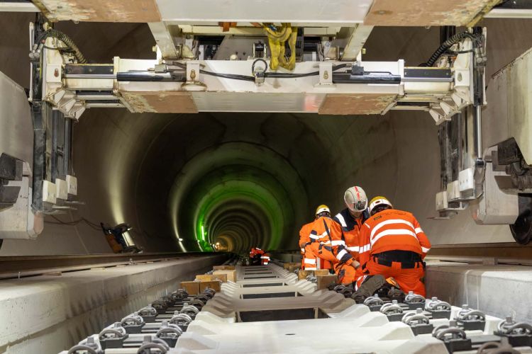 33 km langer Megatunnel voll im Plan