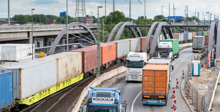 Europäischer Gerichtshof: Die Beförderung leerer Container im intermodalen Verkehr ist keine Kabotage