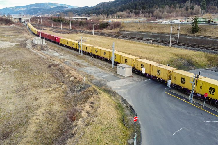 Nová železniční nákladní spojení mezi Německem/Rakouskem a Itálií, Polskem a Rotterdamem a ve Finsku.