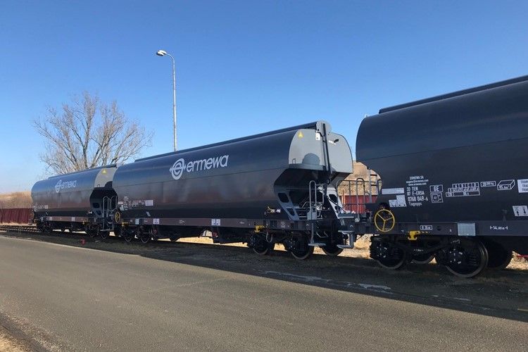 Ermewa dodala společnosti Rail Cargo Logistics 200 nově postavených vagonů na obilí