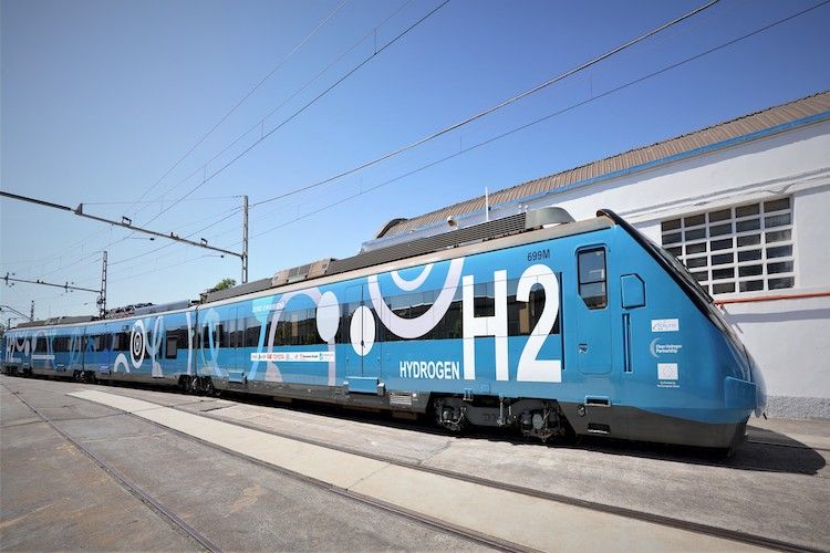 CAF launched dynamic track testing of the bi-mode demonstrator train with hydrogen fuel cell