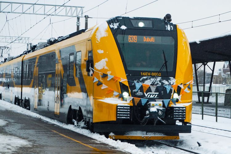 Škoda 16Ev electric trains enter service in Latvia