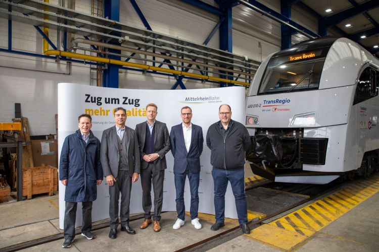 Trans Regio představilo první modernizované vozidlo pro MittelrheinBahn pronajaté od Alpha Trains