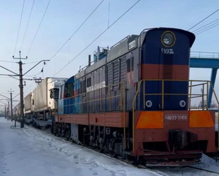 Die ukrainischen Eisenbahnen starten den Dienst "Rollende Landstraße" mit der ersten Lkw-Lieferung nach Polen