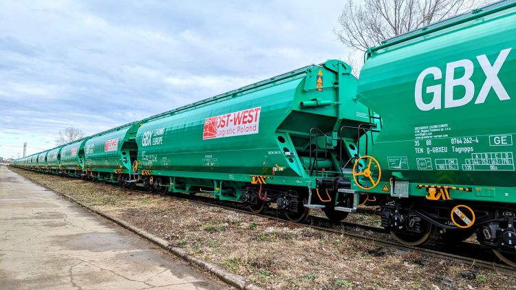 OST-WEST Logistic Poland otrzymuje pierwszy zestaw wagonów samowyładowczych do zboża od Greenbrier