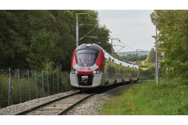 SNCF Voyageurs and Alstom present the first French hybrid train for four regions