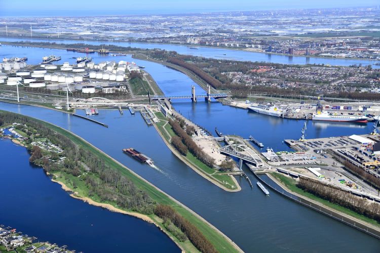 Port of Rotterdam: 5.5% less cargo in H1 2023, plans for container capacity expansion