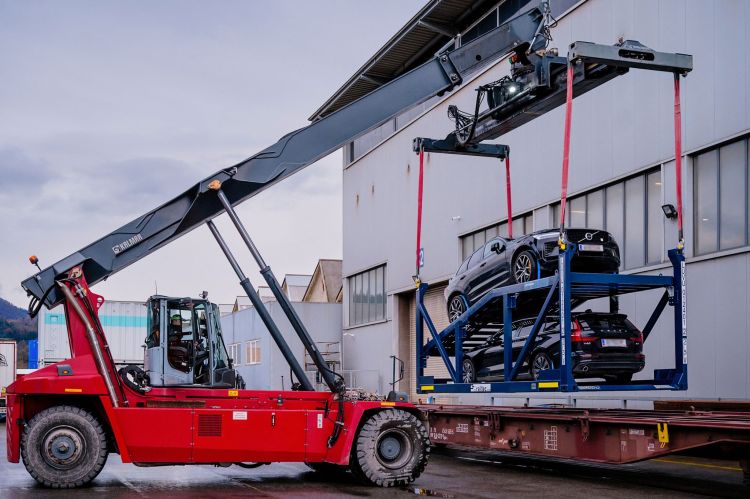 Container, d.o.o. Slovenia ha introdotto una nuova modalità intermodale di trasporto di autovetture su rotaia
