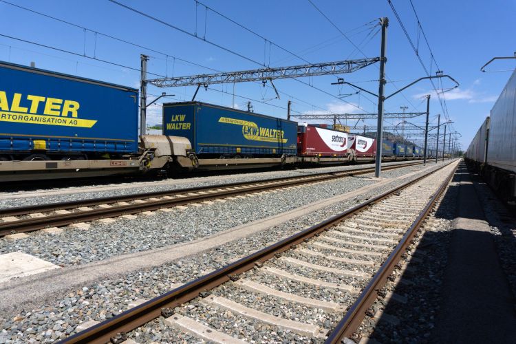 Adifs Plan zur Verladung von Sattelaufliegern auf Züge in Spanien