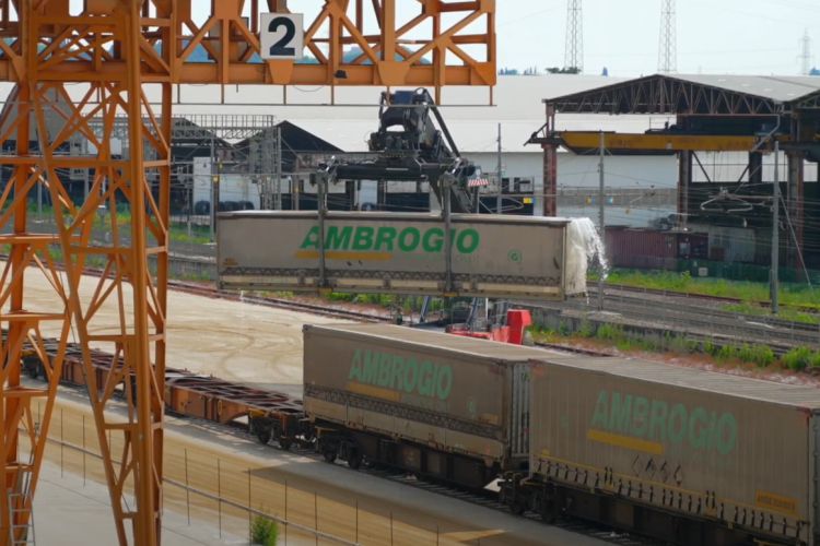 3 new intermodal lines, 1 expansion abroad and 8 short rolling stock news