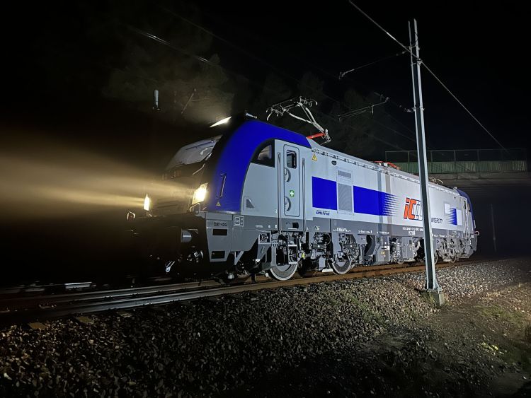 Multisystem-Lokomotive Newag stellt Geschwindigkeitsrekord auf: 240 km/h