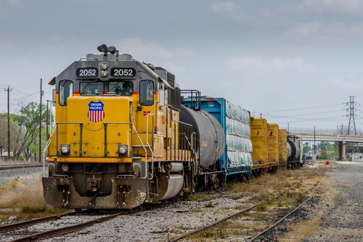 USDOT proposes real-time hazmat information rule to improve freight rail safety