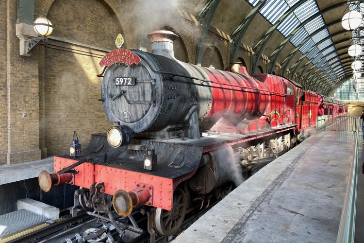 RAILWAY FILM SERIES: The Hogwarts Express from Harry Potter
