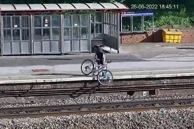Shocking CCTV footage: Youths risk their lives at a Yorkshire station