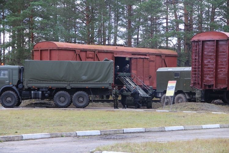 Russland und Weißrussland haben seit Beginn des Krieges mehr als 102.000 Tonnen Munition auf dem Schienenweg ausgetauscht