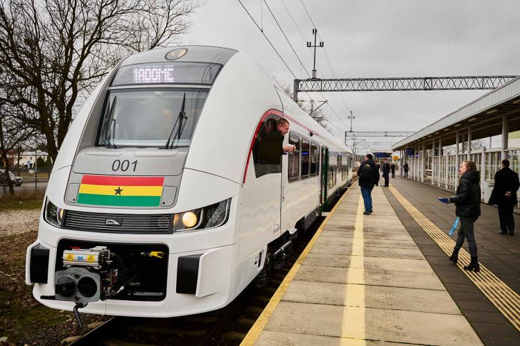 PESA vstupuje na africký železniční trh s první jednotkou připravenou k provozu