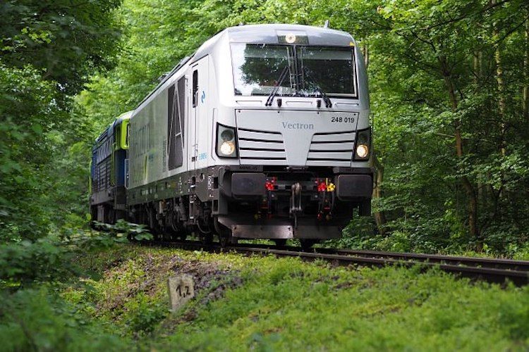 PKP CARGO INTERNATIONAL тестирует двухрежимный локомотив Siemens Vectron