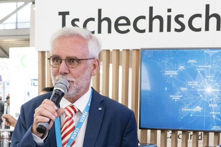 Head of the Czech Logistics Association: Dependence on China can't be solved in a hurry